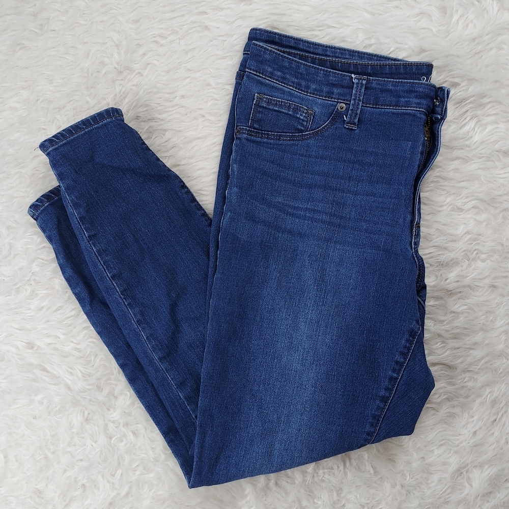 Universal Thread • Mid Rise Jeggings